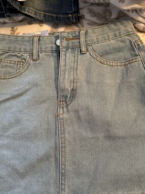 Girls  Light Wash Denim Jeans Skirt Size Small NWT